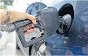  ?? SUSAN STOCKER/STAFF PHOTOGRAPH­ER ?? Motorists are finding the lowest gas prices of the year so far, with an average of $2.28 per gallon in South Florida.