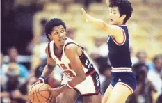  ?? H. DARR BEISER/ USA TODAY ?? Lynette Woodard in action against Choi Ae-Yeong during the 1984 Los Angeles Olympic Games at The Forum.