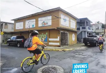  ?? Suministra­das ?? JÓVENES LÍDERES
El proyecto Bici-caño comenzó en el 2015 con el interés de dar a conocer la comunidad por parte de los mismos residentes. Se recorre, entre otros lugares, el puente de la avenida Barbosa, como se observa en la imagen tomada previo a la pandemia.