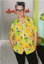  ?? SIMONE RENDL (5) ?? Rolf Scheider kam im Zitrushemd zu Hoscheks Show