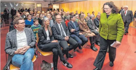  ?? FOTO: THOMAS SIEDLER ?? Andrea Nahles bei ihrer Ankunft bei der 125-Jahr-Feier der Aalener SPD.