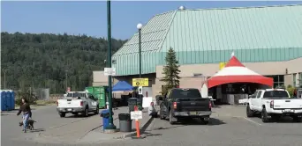  ?? CITIZEN PHOTO BY BRENT BRAATEN ?? The City of Prince George Emergency Reception Centre remained busy through the weekend as the number of evacuees registered increased to nearly 2,700.