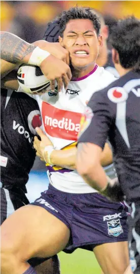  ?? Photo / Photosport ?? Israel Folau, in action for the Storm against the Warriors in 2007, wants to return to league after his ban from rugby.