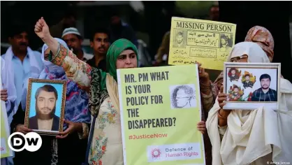  ??  ?? People protest against enforced disappeara­nces in Pakistan