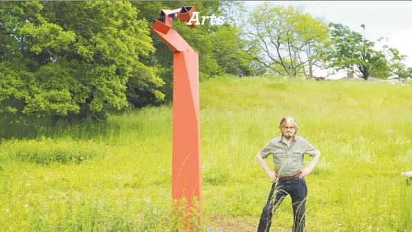  ?? Contribute­d photos ?? Carlos Davila, who works in Bridgeport’s Nest Arts Factory, is part of New Canaan’s Scuplture Trail. Below, a tribute to Alexander Calder outsitde town hall.