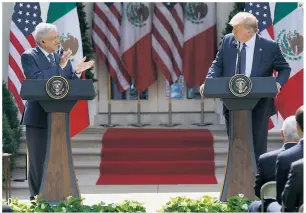  ?? AP ?? WASHINGTON. El Presidente de México, Andrés Manuel López Obrador, y su homólogo de Estados Unidos, Donald Trump, en la Casa Blanca. Durante sus discursos se elogiaron mutuamente. En la imagen, López Obrador le aplaude a Trump.