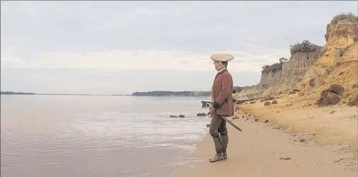  ??  ?? Después de un silencio de 10 años, la cineasta Lucrecia Martel regresa al cine con Zama