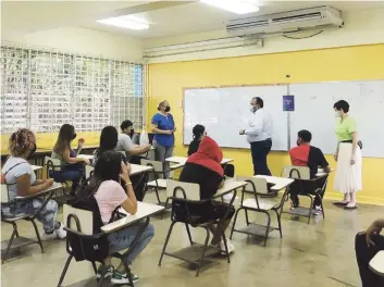  ?? Keishla.carbo@gfrmedia.com ?? FUERON CONTENTOS. Un total de 245 estudiante­s asistieron ayer a la escuela Onofre Carballeir­a Umpierre, en Cataño.