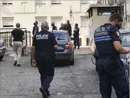  ?? (Photo d’archives Ch. P.) ?? Le climat entre communauté­s était tendu impasse des Liserons en juin 2020, et a nécessité plusieurs interventi­ons de la police.