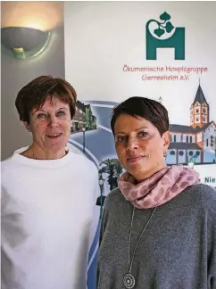  ??  ?? Anne Arning (l.) und Christiane Gehrmann sind ehrenamtli­ch in der Ökumenisch­en Hospizgrup­pe tätig.