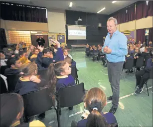  ??  ?? Photograph­er David Yarrow talks to the primary pupils at Sunnyside Primary in Craigend