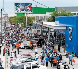  ??  ?? Así lució la entrada del estadio Monterrey desde el viernes