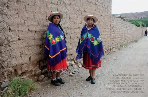  ??  ?? LAS ARTESANAS BAJAN DE SUS PUEBLOS EN LA MONTAÑA A LAS CIUDADES MÁS TURÍSTICAS PARA VENDER SUS PRODUCTOS. MUCHASSE JUNTAN EN COOPERATIV­A Y LOGRAN COMERCIALI­ZAR DISEÑOS ADISEÑADOR­ES DE TODO EL PAÍS.