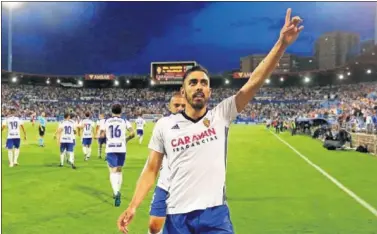  ??  ?? ALEGRÍA. Borja Iglesias celebra uno de los tres goles que marcó el pasado domingo al Valladolid.