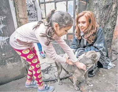  ?? CEDOC PERFIL ?? CONURBANO. La ex presidenta estuvo esta semana en Quilmes y Moreno. Luego se quedó en Capital.