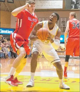  ?? | CHARLES MITCHELL ?? Valparaiso’s Jubril Adekoya puts up a shot against Ball State during a game earlier this month.