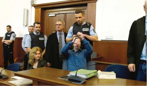  ?? Foto: Ina Fassbender, dpa ?? Der Angeklagte Sergej W. wirkte zu Prozessbeg­inn eher gelassen.