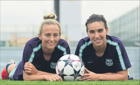  ?? FOTO: MANEL MONTILLA ?? Toni Duggan y Mariona posan en la Ciutat Esportiva La delantera inglesa y la joven mallorquin­a son dos de las grandes apuestas ofensivas del Barça