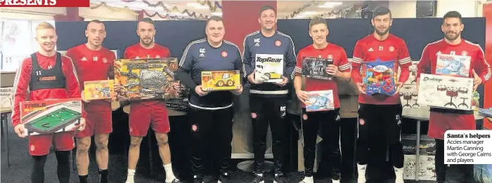  ??  ?? Santa’s helpers Accies manager Martin Canning with George Cairns and players
