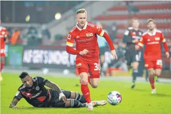  ?? FOTO: O.BEHRENDT/IMAGO IMAGES ?? Beim FC Bayern lief es nicht wirklich rund, die Berliner um Cedrik Teuchert (M.) enteilten oftmals.