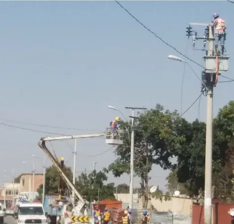  ?? JOÃO CONSTANTIN­O | EDIÇÕES NOVEMBRO | CUITO ?? Panorâmica de um bairro periférico da cidade do Cuito, onde decorrem acções para melhorar a qualidade de vida da população