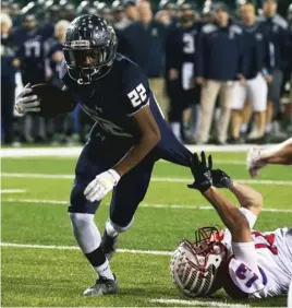  ?? | ALLEN CUNNINGHAM/ FOR THE SUN- TIMES ?? IC Catholic’s Lazerick Eatman, who ran for 254 yards in the Knights’ 3A championsh­ip win, scores one of his four touchdowns Friday.