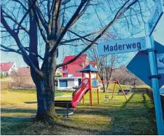  ?? Foto: Manuela Rapp ?? Im Frühjahr soll ein Ortstermin mit Eltern und Interessie­rten zur Verbesseru­ng des Spielplatz­es im Maderweg in Ellzee stattfinde­n.