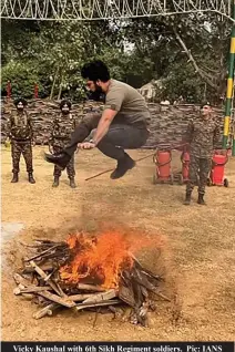  ?? ?? Vicky Kaushal with 6th Sikh Regiment soldiers. Pic: IANS