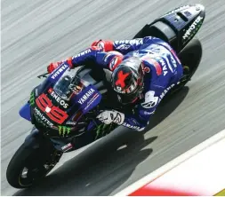  ?? MOHD RASFAN/AFP PHOTO ?? TEST RIDER: Jorge Lorenzo saat terlibat pengujian M1 Yamaha di Sepang, Malaysia, pada 9 Februari lalu.