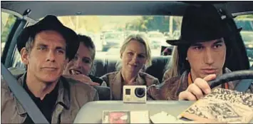 ?? SCOTT RUDIN PRODUCTION­S ?? Driver al volante, con Ben Stiller y Naomi Watts, en Mientras seamos jóvenes