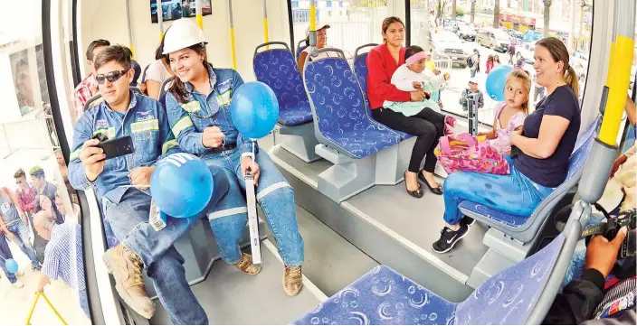  ?? JOSÉ ROCHA ?? El interior del simulador del tren metropolit­ano que construye la empresa Stadler Rail AG en Bielorrusi­a, subcontrat­ada por la Asociación Tunari.