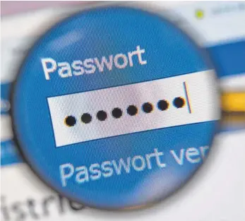  ?? FOTO: DPA ?? Mit individuel­len, starken Passwörter­n macht man es Hackern schwerer, an persönlich­e Daten zu kommen.