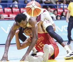  ??  ?? Perpetual Help’s Prince Eze, top, appears to wrestle San Sebastian's Alfren Gayosa during an NCAA match Tuesday at the Filoil Flying V Centre in San Juan. Eze had 12 points as Perpetual won 68-65. (Rio Leonelle Deluvio)