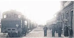  ?? ?? 1920: Bahnhof der Crefelder Eisenbahn Gesellscha­ft an der Bahnhofstr­aße, ab 1977 Otto-Ottsen-Straße. Heute steht dort ein Wohnhaus.