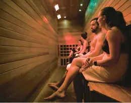  ?? DOLLY FAIBYSHEV/THE NEW YORK TIMES ?? People enjoy a sauna in New York in 2019. The market is seeing a resurgence in the U.S.