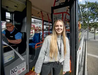  ?? ANDY JACKSON/STUFF ?? Reporter Brianna Mcilraith gets on board the New Plymouth free bus service driven by Helen Best.