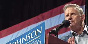  ??  ?? el ex gobernador neomexique­nse Gary Johnson en entrevista, la noche del miércoles