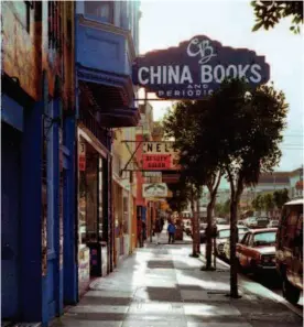  ??  ?? In the 1980s and 1990s, the reform and opening up brought cultural exchange between China and the world increasing­ly close. The picture shows a Chinese bookstore in San Francisco, USA, in 1983. CFB