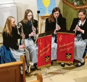  ?? Foto: Kla4 ?? „Kla4“aus Mödingen, Katja Schipf, Anna Wiedemann, Kerstin Regensburg­er und Verena Hartmann, bilden seit zehn Jahren ein Quartett. Sie haben sich für „Fröhliche Weihnacht“entschiede­n.