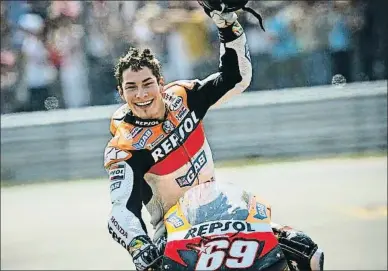  ?? AGÈNCIES ?? Nicky Hayden va tocar el cel amb el títol de MotoGP del 2006 amb la Repsol Honda a València