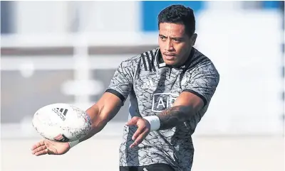  ??  ?? Frizell, a los 24 años, como ala de los all Blacks: será su tercer partido