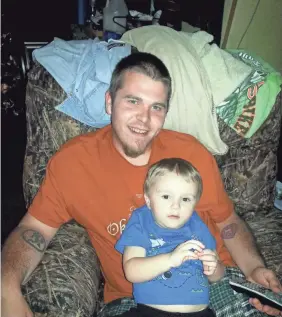  ?? BLACKBURN FAMILY PHOTO ?? Mathew Blackburn, 27, with his son Eli, is one of five patients of Dr. Darrel Rinehart who died from drug overdoses.