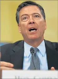  ?? AP ?? La campaña de la demócrata sufrió un duro golpe. El director del FBI, James Comey.