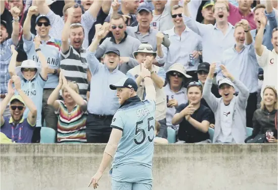  ??  ?? 2 Spectators at The Oval rise to acclaim Ben Stokes after his stunning catch to dismiss South Africa’s Andile Phehlukway­o in England’s opening World Cup game.