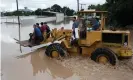  ?? Photograph: Yoseph Amaya/Getty Images ?? Volunteers join the rescue efforts in the Planeta colony in La Lima, Honduras.