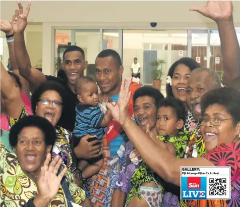  ?? Photo: Waisea Nasokia ?? Fiji Airways 7s Paula Dranisikul­a with relatives at the Nadi Internatio­nal Airport on June 13, 2018.