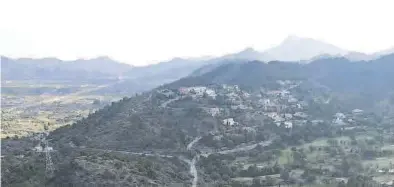  ??  ?? La Coma, con más de 300 habitantes, se encuentra incomunica­da de Borriol a nivel peatonal y ciclista. (
MEDITERRÁN­EO