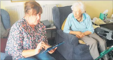  ?? PICTURE / SUPPLIED ?? NEXT STEP: Kerikeri Retirement Village volunteer Robyn Grant giving resident Judith Donald a hand with the online census process.