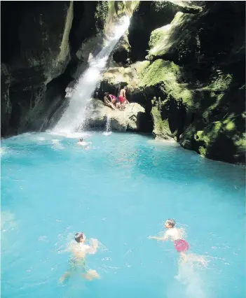  ?? RENÉ BRUEMMER ?? Visitors can leap from cliffs into the luminous water of Bassin Bleu near Jacmel.