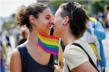  ?? Foto: AFP/Andrej Isakovic ?? Regiert von einer offen lesbischen Ministerpr­äsidentin: Gay Pride Parade in Belgrad/Serbien 2017